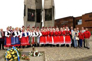 Pod Pomnikiem Poległych Stoczniowców 1970, Gdańsk (2015)